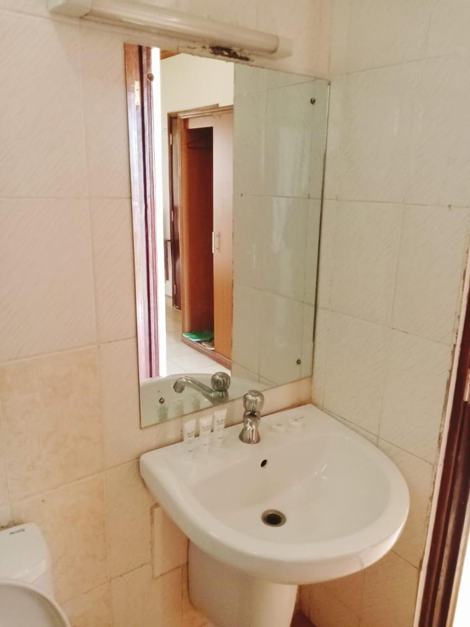Golden Gates Hotel Thuthuriki Экстерьер фото